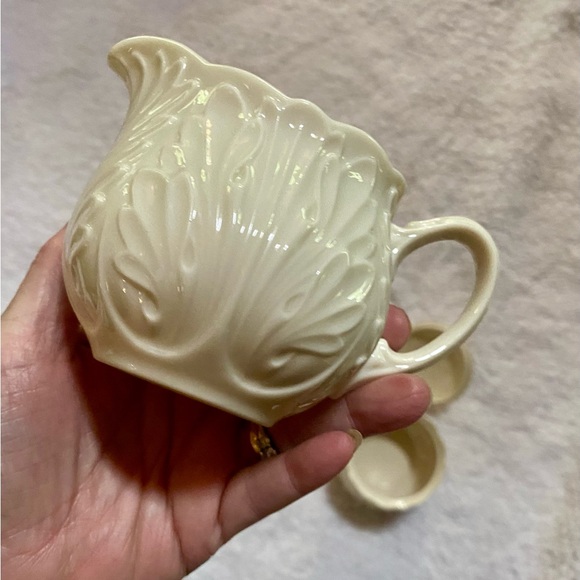 🔥Lenox COTTAGE Embossed 6 Piece Set - 24k Gold Trim🔥 - Picture 3 of 5